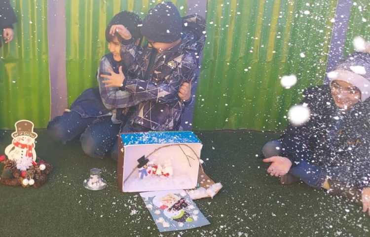 مبحث ساخت آدم برفی هفته ملی علوم دبستان علوی 11