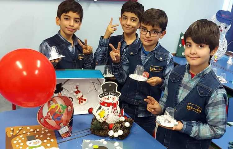 مبحث ساخت آدم برفی هفته ملی علوم دبستان علوی 12