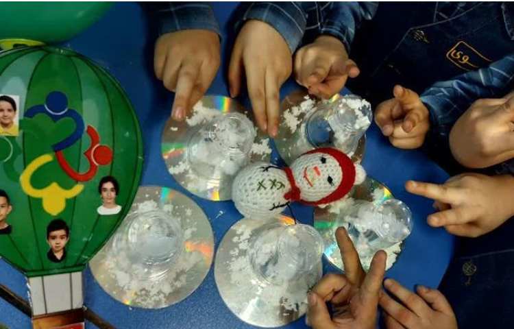 مبحث ساخت آدم برفی هفته ملی علوم دبستان علوی 20