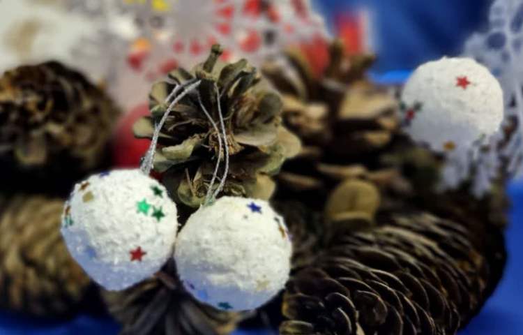 مبحث ساخت آدم برفی هفته ملی علوم دبستان علوی 6