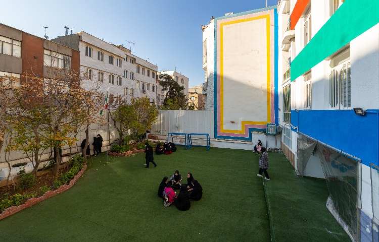 حیاط متوسطه اول دخترانه خیابان دماوند منطقه 13 تهران