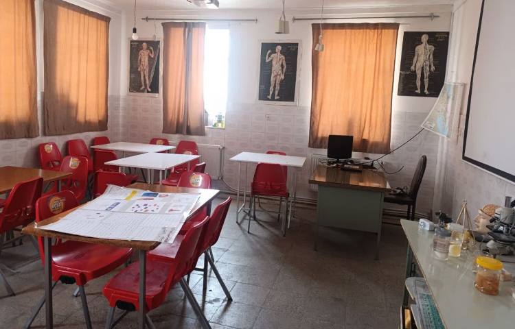 آزمایشگاه متوسطه اول دخترانه علم و تربیت مشگین شهر