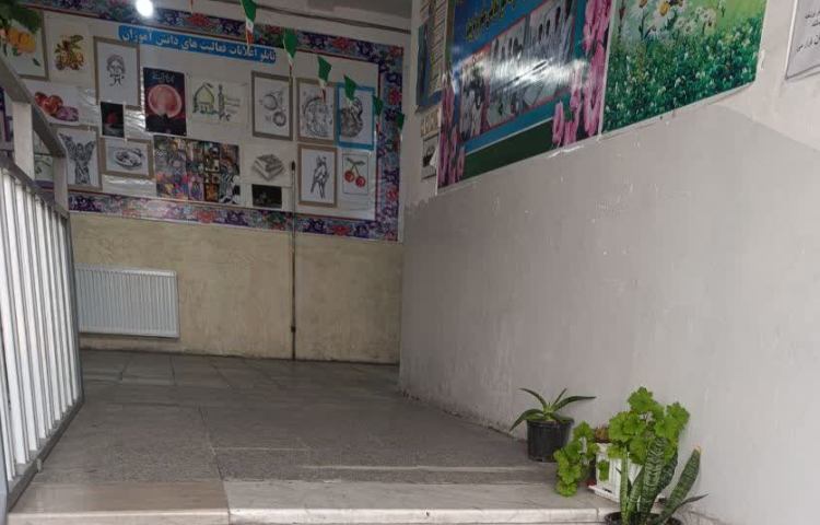 راه‌پله متوسطه اول دخترانه علم و تربیت مشگین شهر