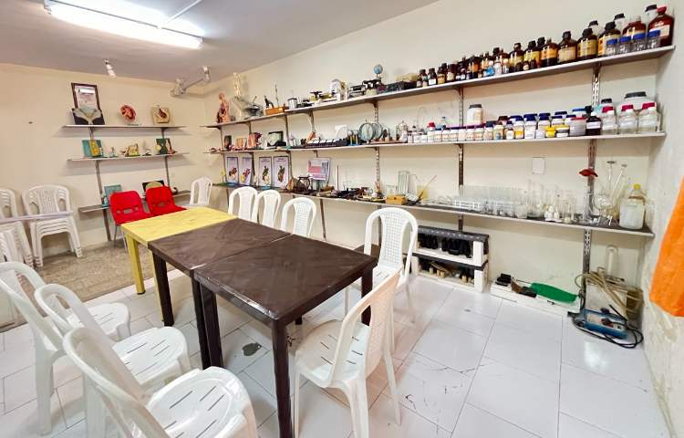 آزمایشگاه متوسطه اول دخترانه علوی گرگان