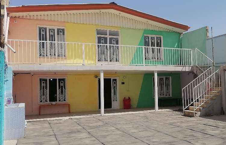 حیاط متوسطه اول دخترانه قدر چهارباغ