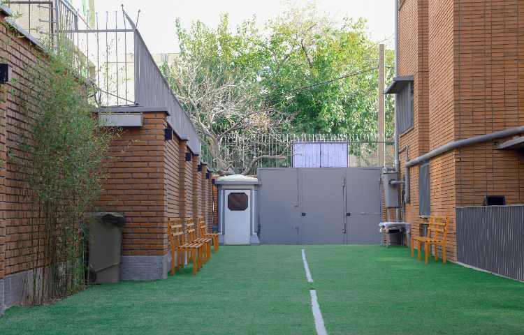 حیاط متوسطه اول دخترانه منطقه 11 تهران - جمهوری