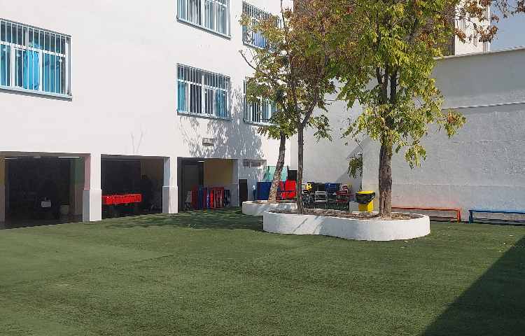 حیاط متوسطه اول دخترانه منطقه 13 تهران - خیابان دماوند