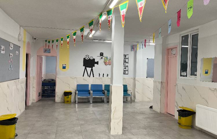 سالن ورودی متوسطه اول دخترانه منطقه 13 تهران - خیابان دماوند