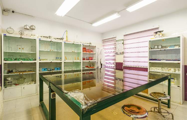 آزمایشگاه متوسطه اول دخترانه منطقه 5 تهران - آریاشهر