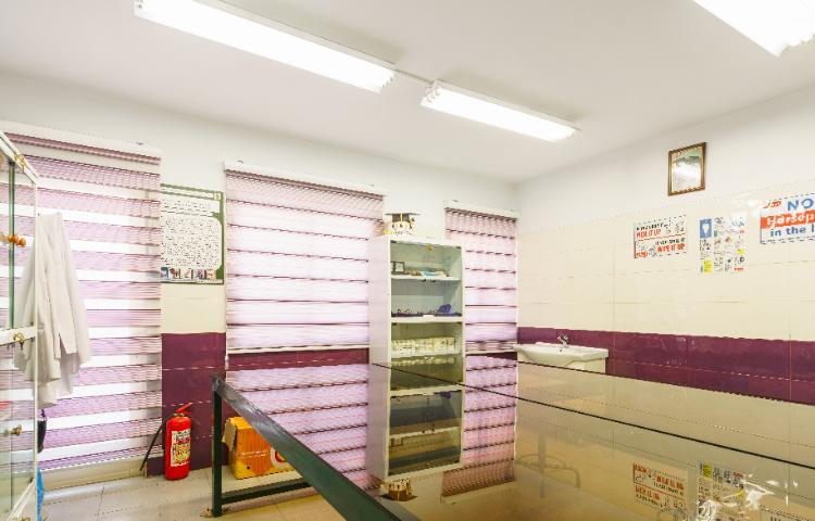 آزمایشگاه متوسطه اول دخترانه منطقه 5 تهران - آریاشهر