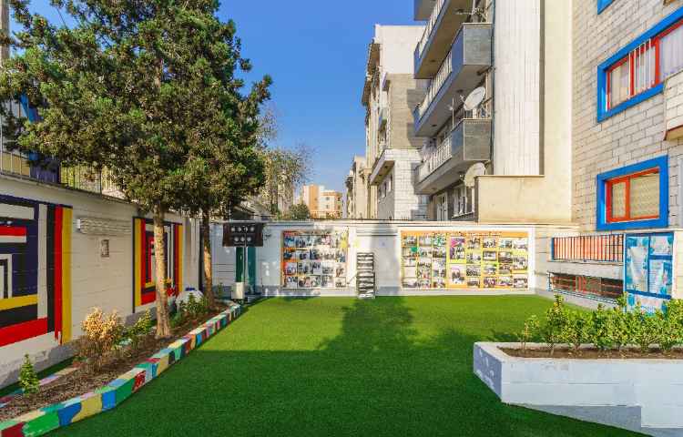 حیاط متوسطه اول دخترانه منطقه 5 تهران - آریاشهر