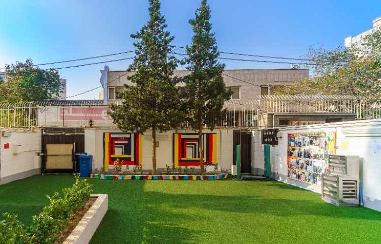 حیاط متوسطه اول دخترانه منطقه 5 تهران - آریاشهر