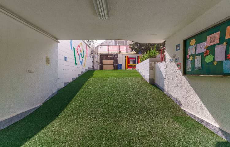 حیاط متوسطه اول دخترانه منطقه 5 تهران - آریاشهر