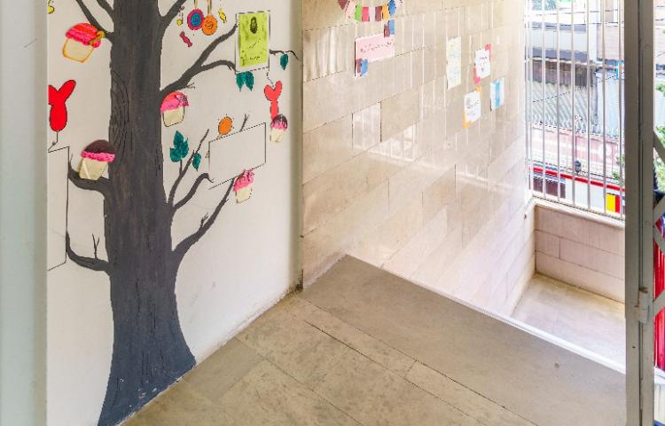 راه‌پله متوسطه اول دخترانه منطقه 5 تهران - آریاشهر