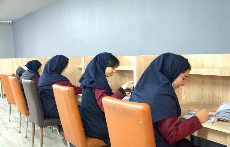 کتابخانه متوسطه اول دخترانه ناحیه 4 مشهد - توفیق