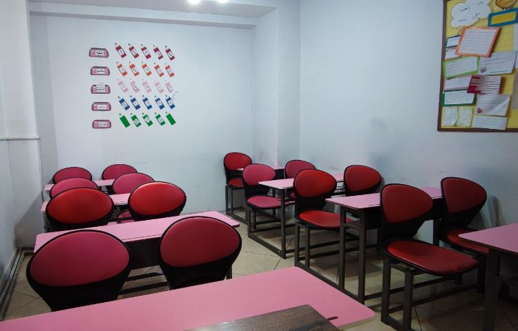 کلاس متوسطه اول وفاداران علم کرج