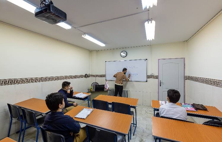 کلاس متوسطه اول پسرانه آریاشهر منطقه 5 تهران