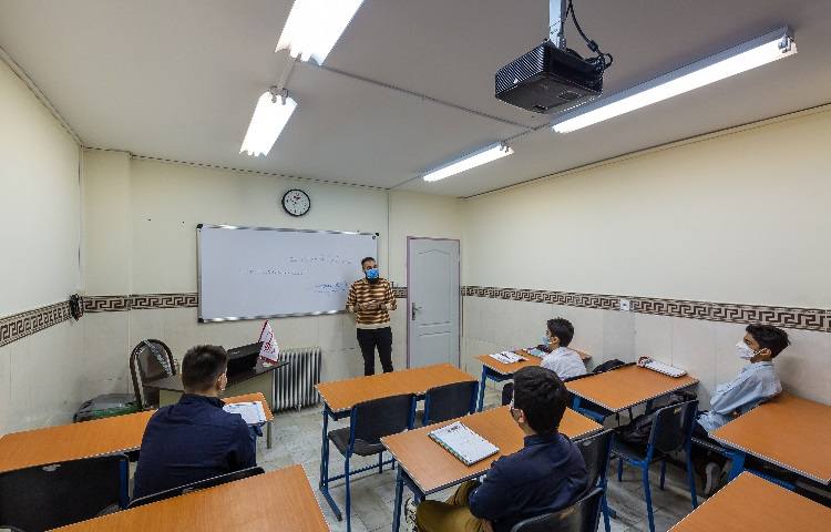 کلاس متوسطه اول پسرانه آریاشهر منطقه 5 تهران