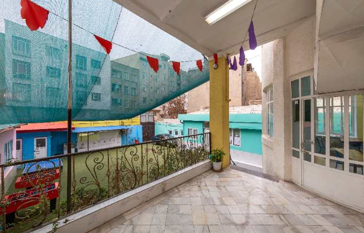 حیاط متوسطه اول پسرانه جمهوری منطقه 11 تهران