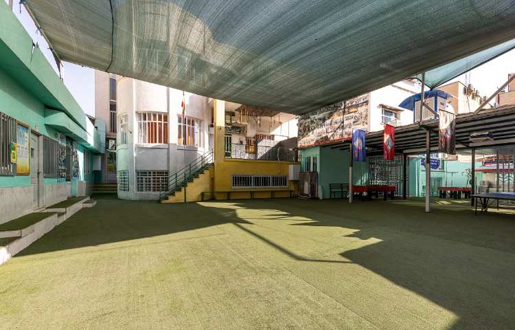 حیاط متوسطه اول پسرانه منطقه 11 تهران - جمهوری