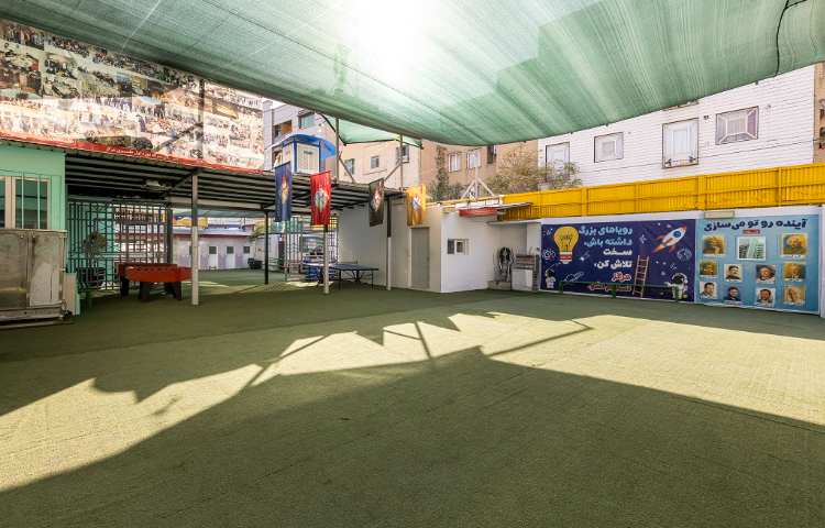 حیاط متوسطه اول پسرانه منطقه 11 تهران - جمهوری