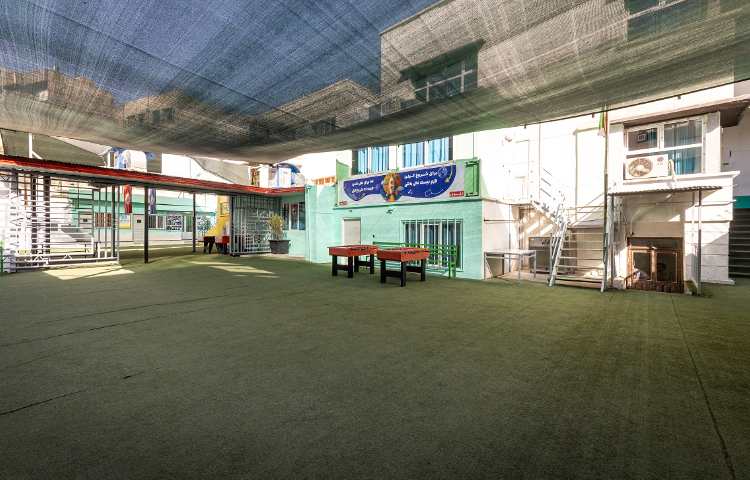 حیاط متوسطه اول پسرانه منطقه 11 تهران - جمهوری