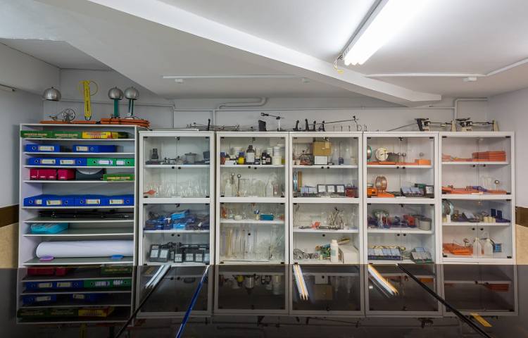 آزمایشگاه متوسطه اول پسرانه منطقه 13 تهران - نیروی هوایی