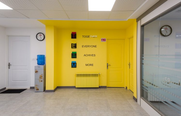 سالن ورودی متوسطه اول پسرانه منطقه 13 تهران - نیروی هوایی