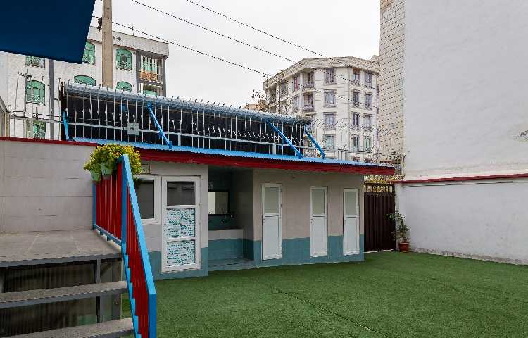 حیاط متوسطه اول پسرانه منطقه 5 تهران - آریاشهر