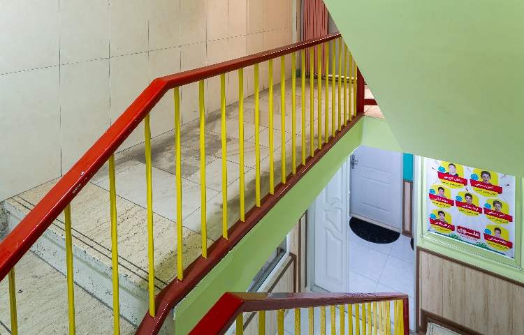 راه‌پله متوسطه اول پسرانه منطقه 5 تهران - آریاشهر