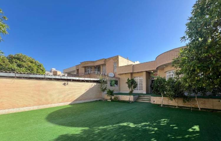 حیاط متوسطه اول پسرانه ناحیه 1 شیراز - ولیعصر