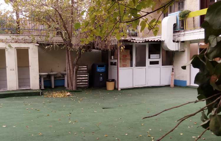 حیاط متوسطه اول پسرانه ناحیه 3 اصفهان - هزارجریب