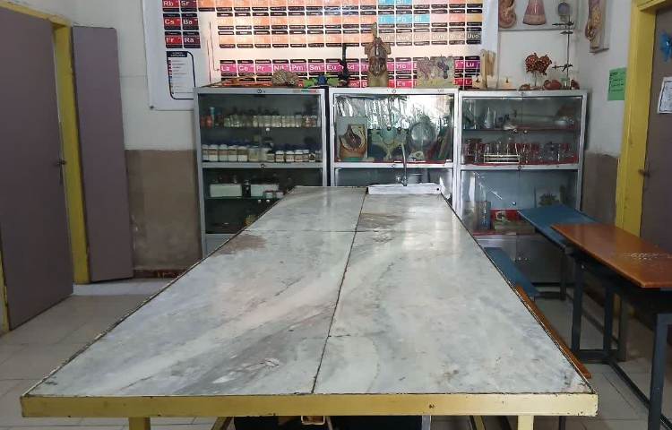 آزمایشگاه متوسطه دوم دخترانه فاطمیه پاکدشت