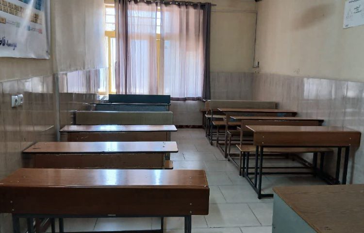 کلاس متوسطه دوم دخترانه فاطمیه پاکدشت