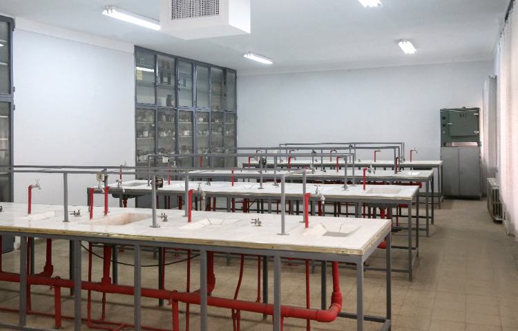 آزمایشگاه متوسطه دوم دخترانه منطقه 11 تهران - جمهوری