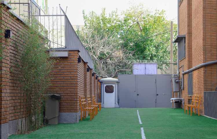 حیاط متوسطه دوم دخترانه منطقه 11 تهران - جمهوری