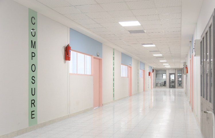 سالن ورودی متوسطه دوم دخترانه منطقه 11 تهران - جمهوری