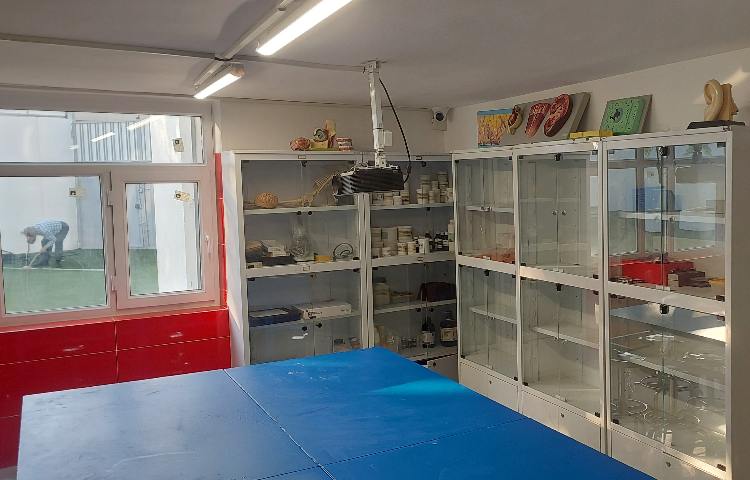 آزمایشگاه متوسطه دوم دخترانه منطقه 13 تهران - خیابان دماوند