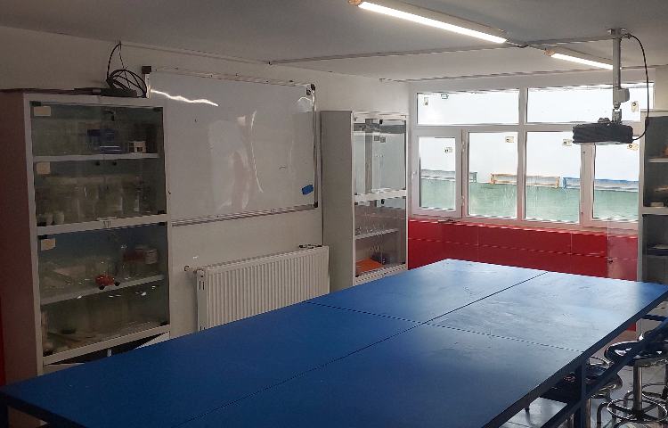 آزمایشگاه متوسطه دوم دخترانه منطقه 13 تهران - خیابان دماوند