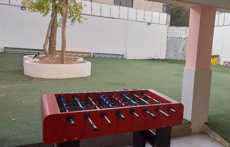 حیاط متوسطه دوم دخترانه منطقه 13 تهران - خیابان دماوند