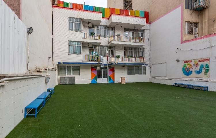 حیاط متوسطه دوم دخترانه منطقه 5 تهران - آریاشهر