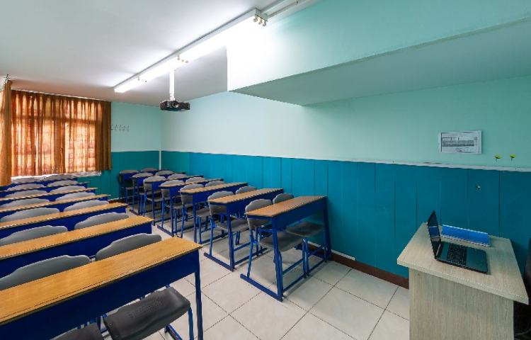 کلاس متوسطه دوم دخترانه منطقه 5 تهران - آریاشهر