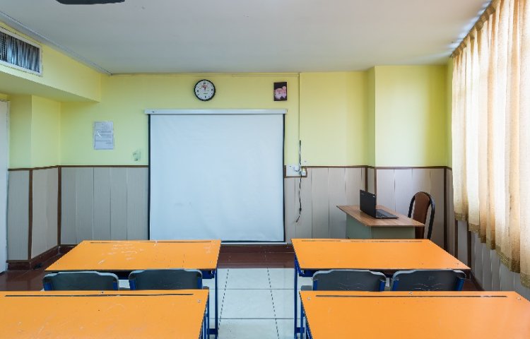 کلاس متوسطه دوم دخترانه منطقه 5 تهران - آریاشهر