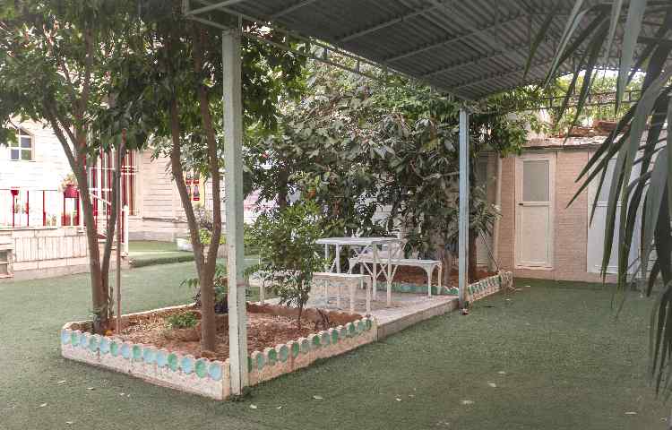 حیاط متوسطه دوم دخترانه ناحیه 1 شیراز - زرهی