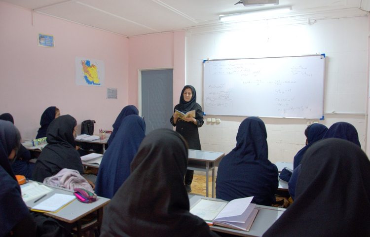 کلاس متوسطه دوم دخترانه ناحیه 7 مشهد - دکتر حسابی