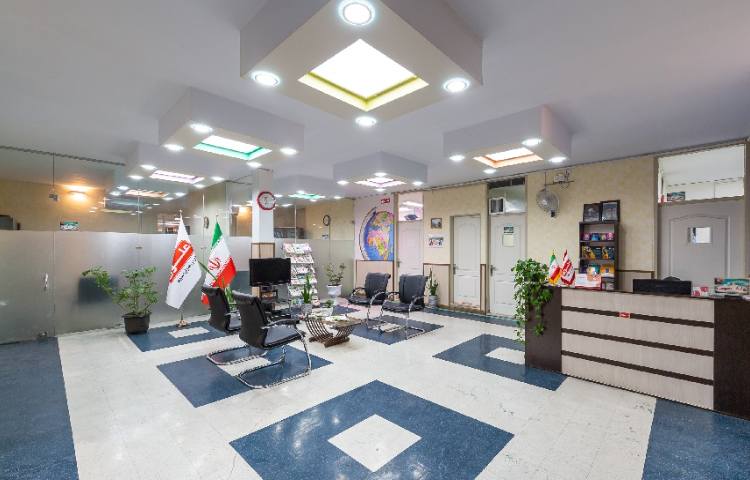 سالن ورودی متوسطه دوم پسرانه آریاشهر منطقه 5 تهران