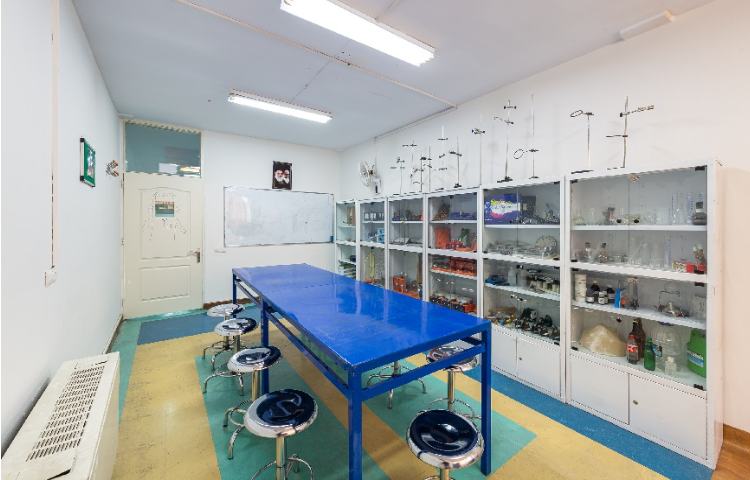 آزمایشگاه متوسطه دوم پسرانه آریاشهر منطقه 5 تهران