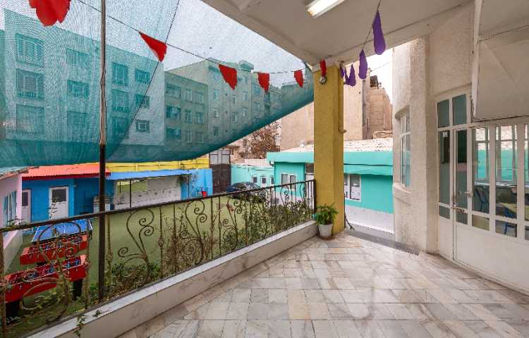 حیاط متوسطه دوم پسرانه جمهوری منطقه 11 تهران