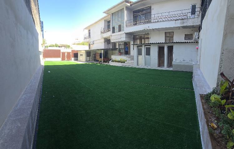 حیاط متوسطه دوم پسرانه علوی گرگان