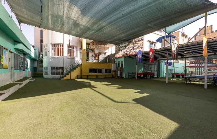 حیاط متوسطه دوم پسرانه منطقه 11 تهران - جمهوری